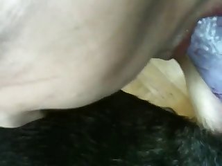 Il Gémit Alors Que Ses Couilles Se Vidaient Dans Ma Bouche