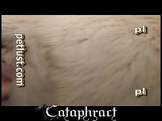 Laissant Son Loup Couvert De Son Odeur Et De Phéromones Sans Aucun Soulagement En Vue